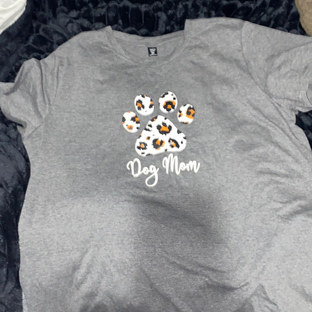 Dog mom t-shirt